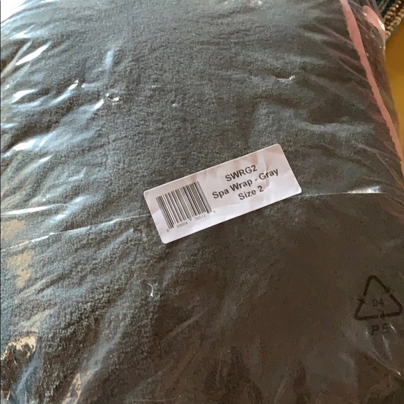 Bella il fiore spa wrap. US size 12 - 18. - Picture 3 of 3